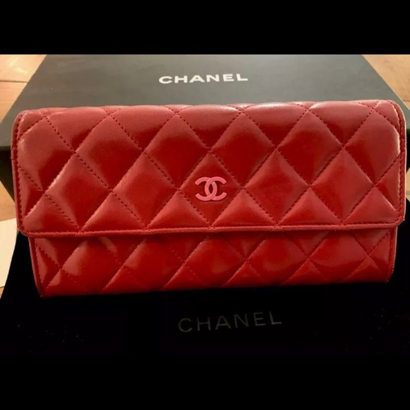 CHANEL Handbags - ❤️Authentic Chanel Lambskin Quilted Leather Wallet
